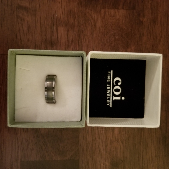 Men's Wedding Band - Picture 1 of 3